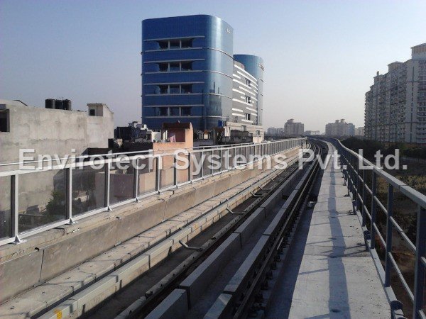 Polycarbonate Noise Barrier - rapid metro